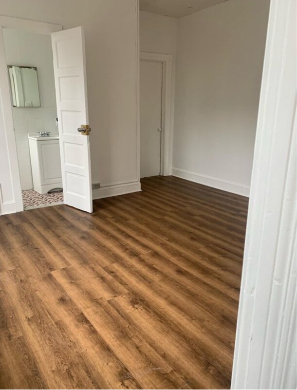 Foto del edificio - 542 E State St