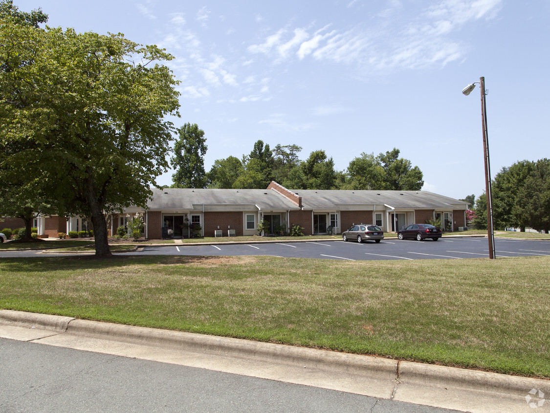 Foto del edificio - Westhampton Apartments