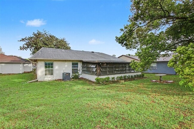 Building Photo - 5033 Loyola Ln