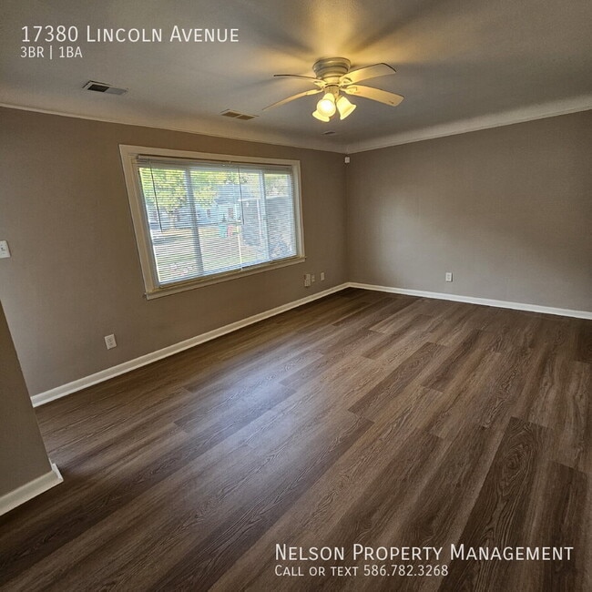 Foto del edificio - 17380 Lincoln Ave