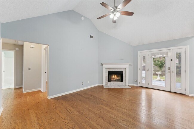 Foto del edificio - $500 RENT CREDIT | MOVE-IN READY! (Pet Friendly)