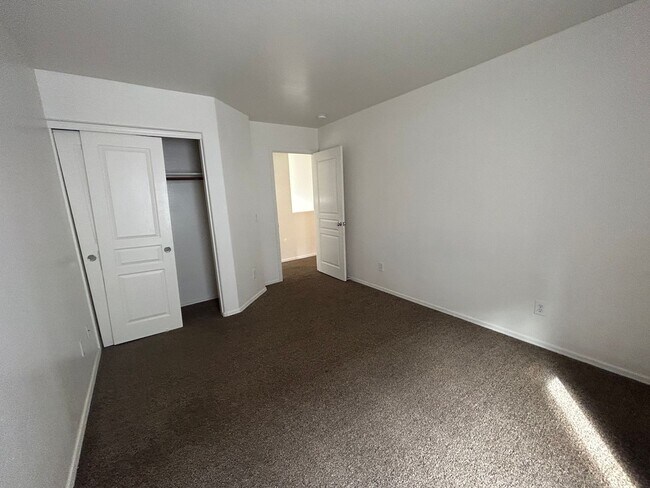 Building Photo - 4 Bedroom 2.5 Bathroom Fincher Creek Home