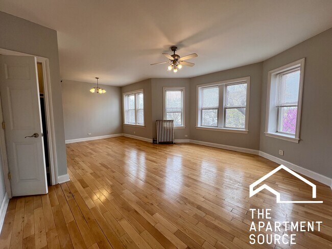 Building Photo - 2900 N Kolmar Ave