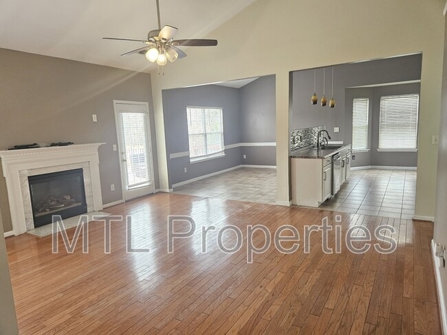 Foto del edificio - 2717 Hartley Hills Dr