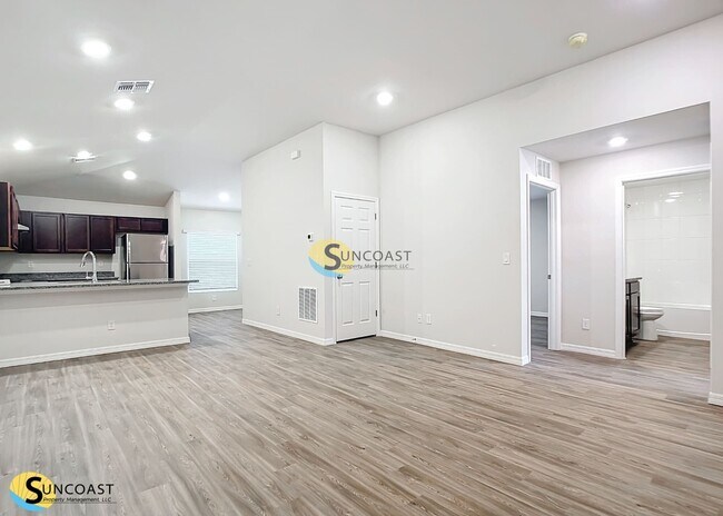 Foto del edificio - 26100 Explorer Rd