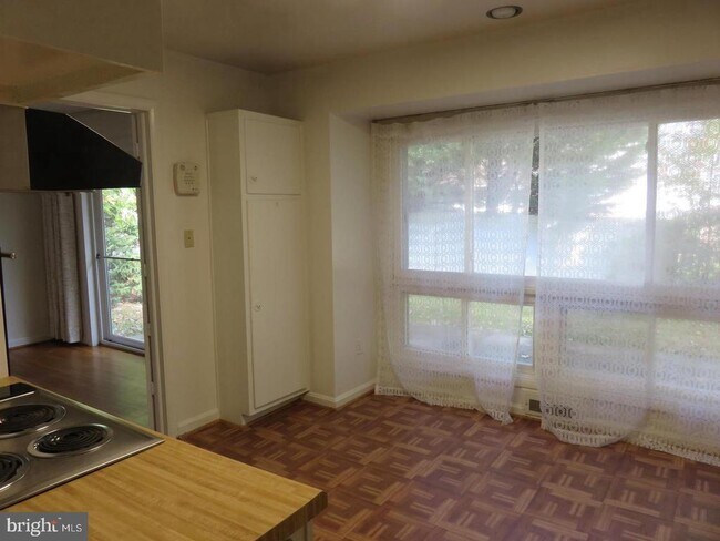 Foto del edificio - 6315 Carnegie Dr