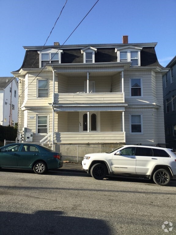 Building Photo - 105 Park St