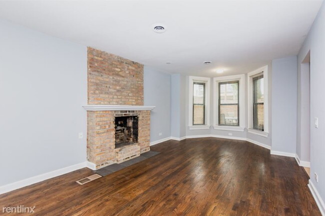 Building Photo - 2015 N Bissell St