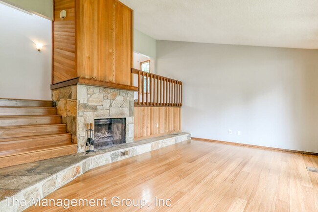 Building Photo - 4 br, 2.5 bath House - 2311 NE Parkview Drive