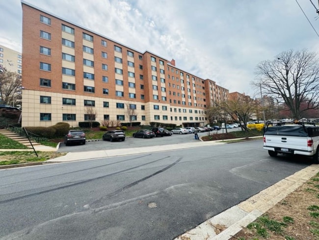 Building Photo - 1200 S Arlington Ridge Rd