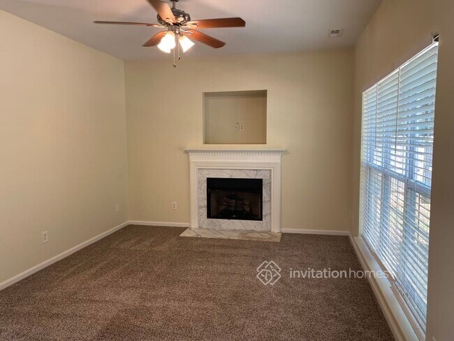 Foto del edificio - 5704 Burning Ridge Dr