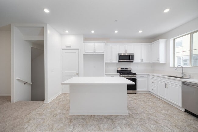 Building Photo - 1749 Laurelwood Wy