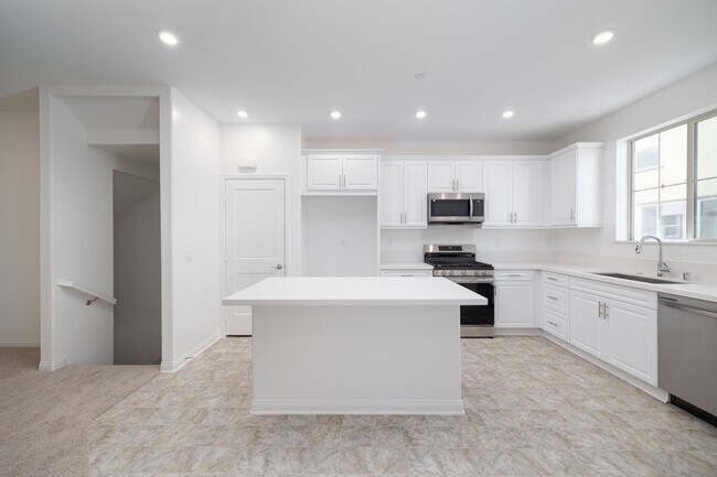 Foto del edificio - 1749 Laurelwood Wy