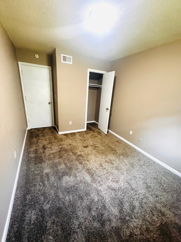 Foto del edificio - 1413 W Maple Ave