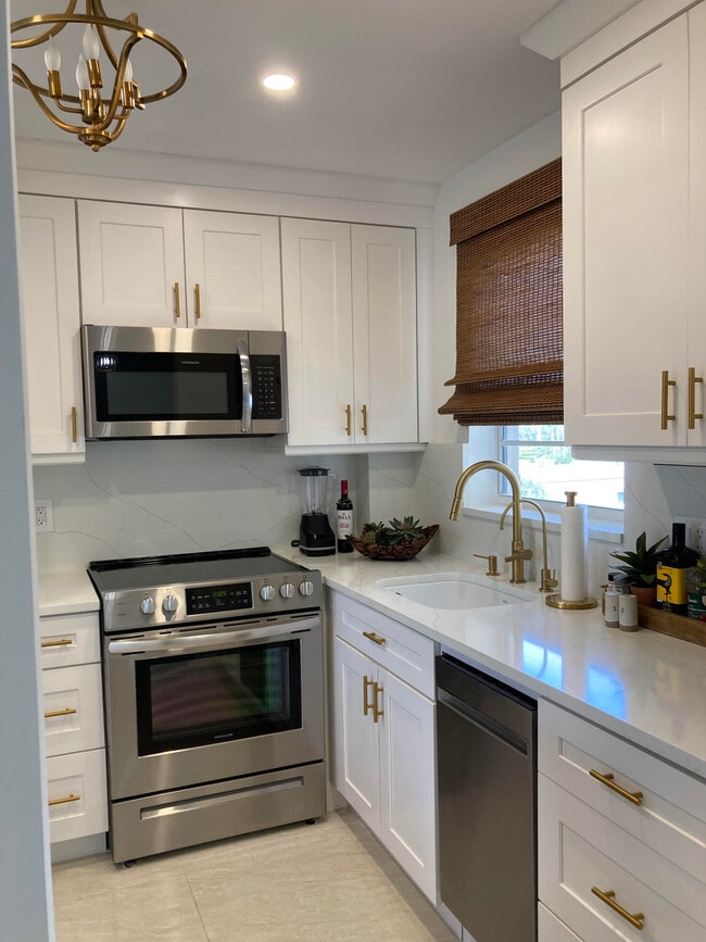 Building Photo - 646 Snug Harbor Dr