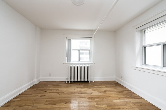 Building Photo - 54 Maitland St