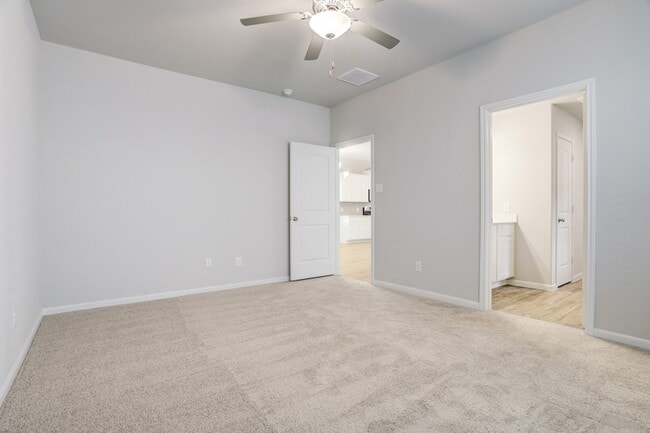 Building Photo - 6823 Escondido Dr