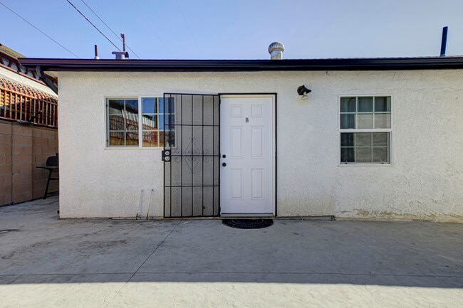 Building Photo - 8852 Morehart Ave