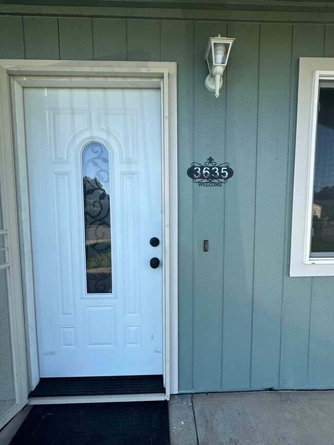 Foto del edificio - Cute well maintained home, convenient Anderson location