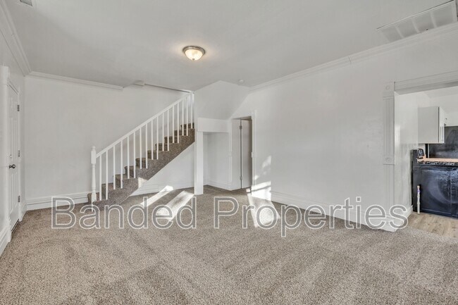 Foto del edificio - 741 E Center St