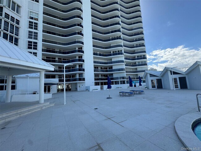 Foto del edificio - 16711 Collins Ave