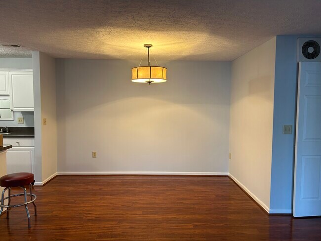 Building Photo - 6705 Meadow Creek Dr