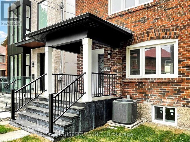 Photo du bâtiment - 243 Windermere Ave