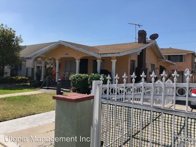 Primary Photo - 2914 Clarendon Ave