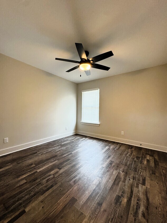 Building Photo - 3362 Skyview Dr