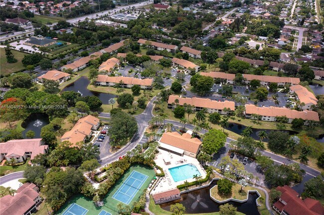 Building Photo - 3359 Lucerne Park Dr