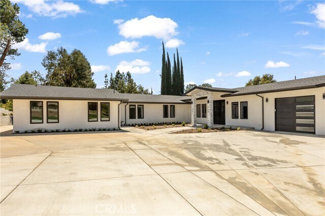 Building Photo - 1908 Country Club Dr