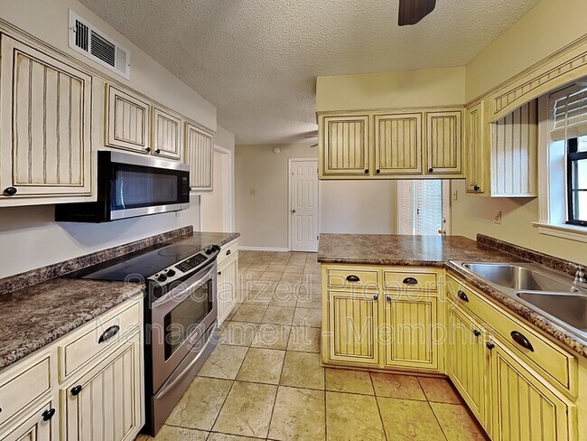 Building Photo - 6393 Barwick Dr
