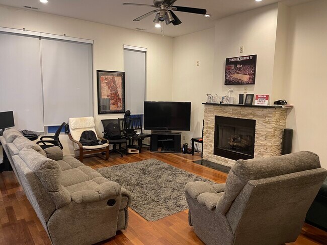 Foto del edificio - 1719 N Western Ave