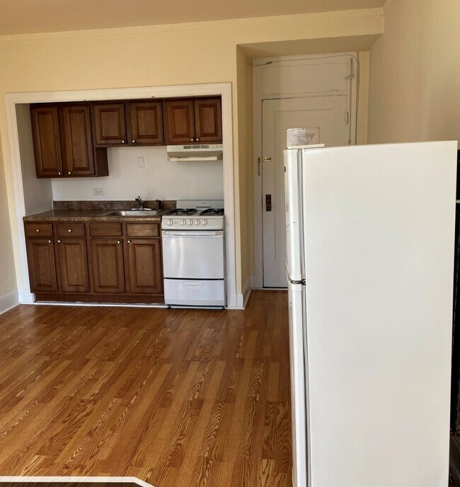 Foto del edificio - 3335 W Diversey Ave