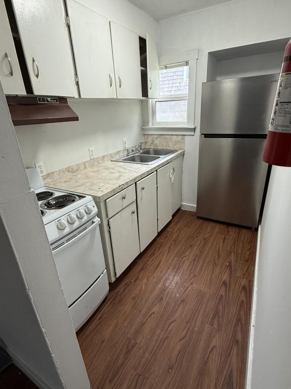 Building Photo - 410 12th Ave