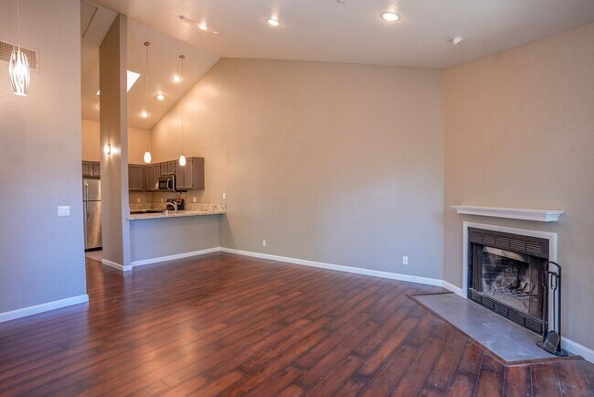 Foto del edificio - Stylish Napa Condo with Vaulted Ceilings &...