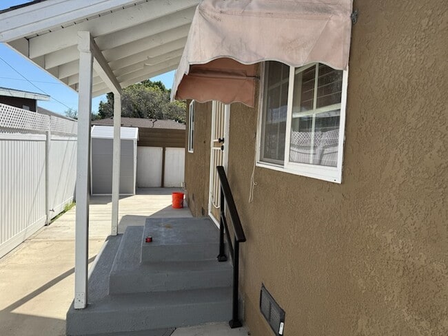 Photo - 454 E 63rd St Townhome