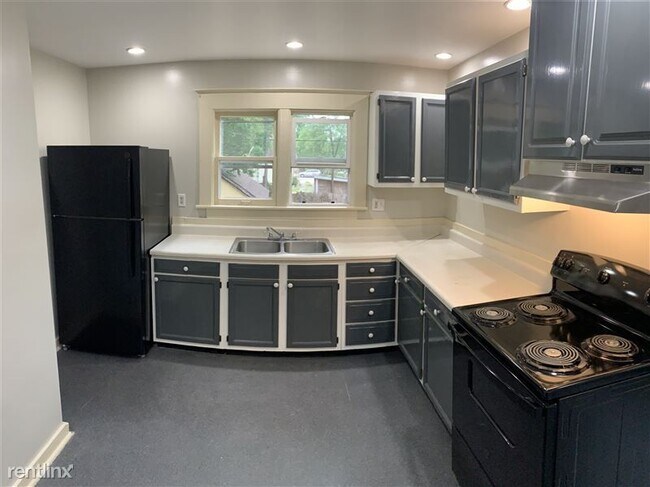 Building Photo - spacious 3 plus bedroom house in the Madis...