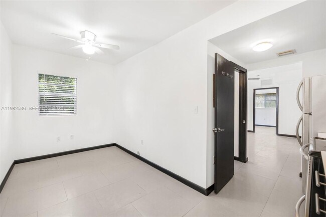 Foto del edificio - 1876 SW 11th Terrace