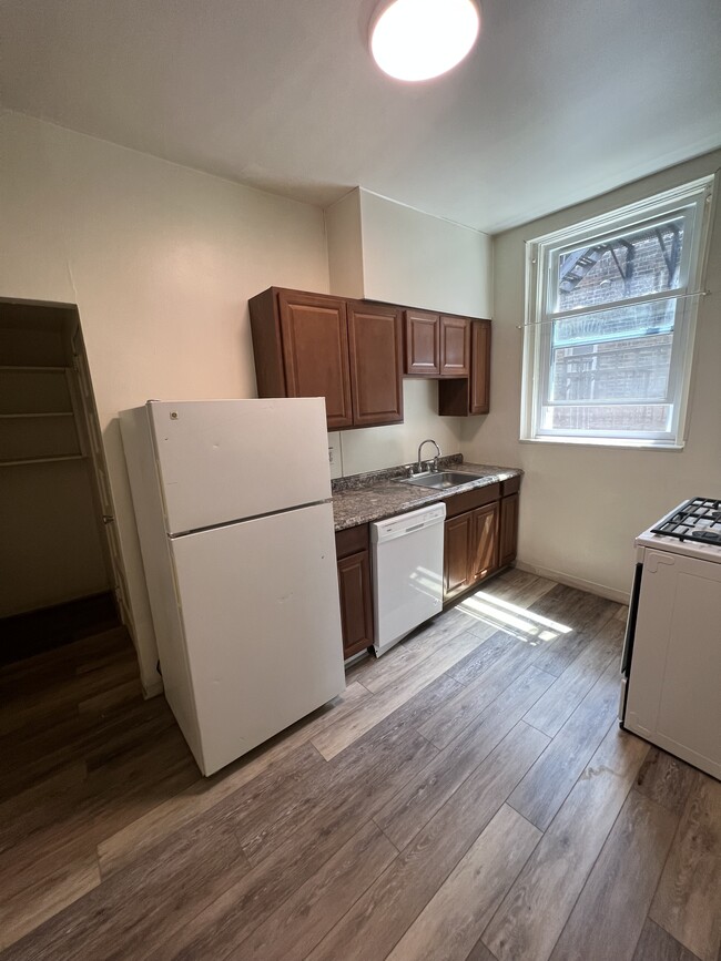 Building Photo - 331 McKee Plz