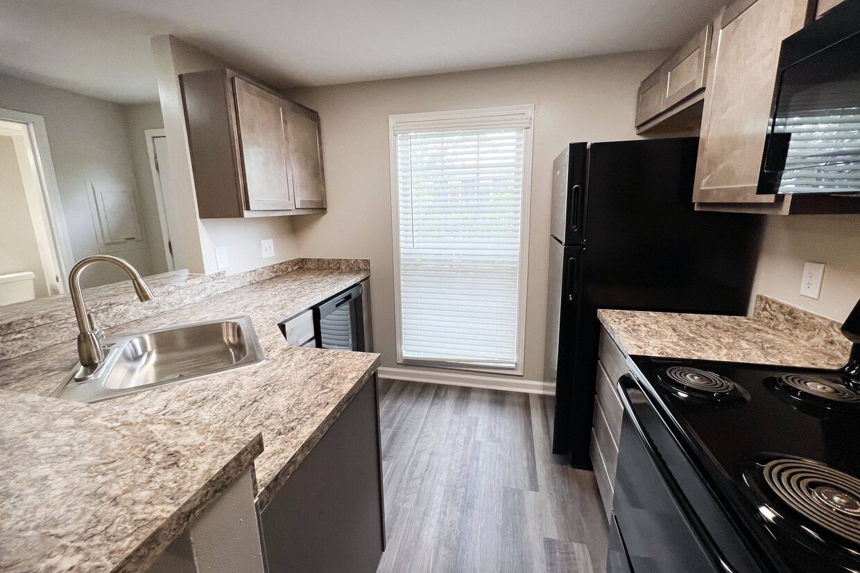 Primary Photo - Woodhills Apartments