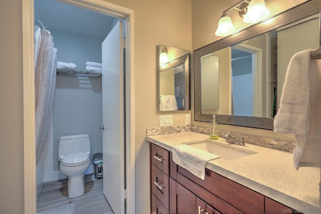 Building Photo - 10940 Summerdale Way