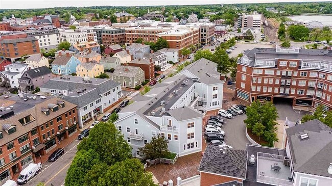 Aerial view - 33 Deer St