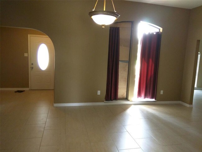 Foto del edificio - 6413 Stilwell Rd