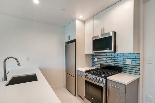 Building Photo - 151 W 9th St