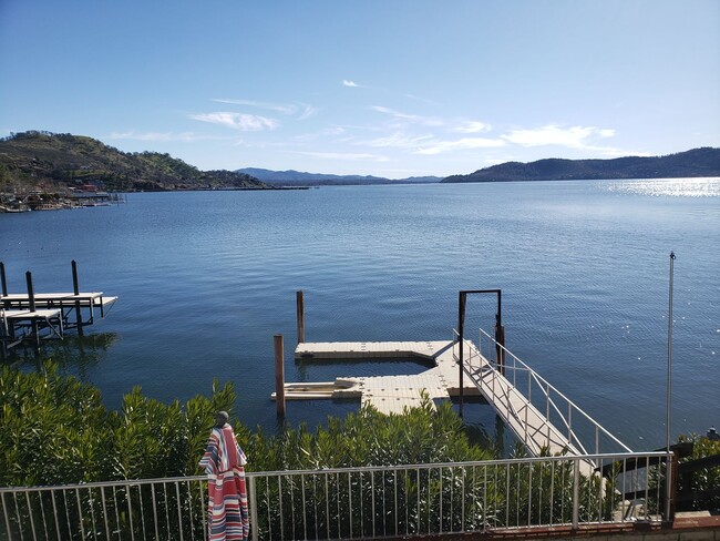 Foto del edificio - Lake front