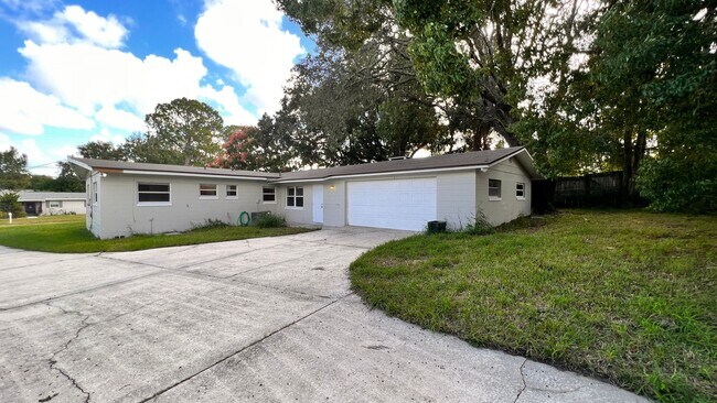 Foto del edificio - Charming 4 Bedroom, 2 Bathroom Home in Altamonte Springs!!