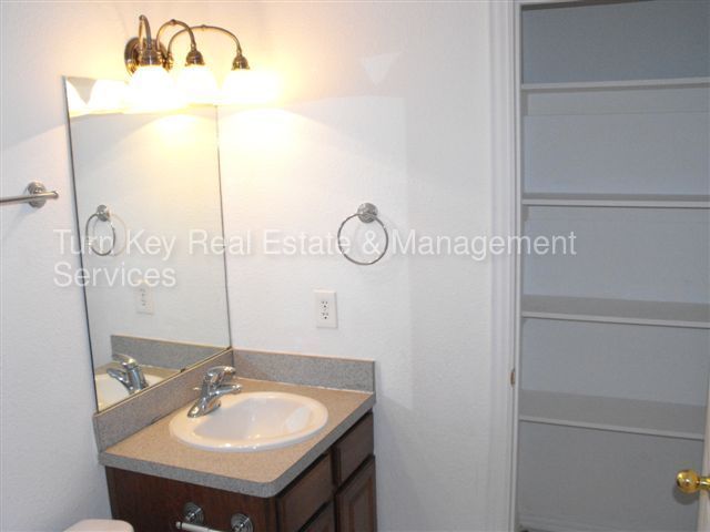 Foto del edificio - 610 Upton Ave