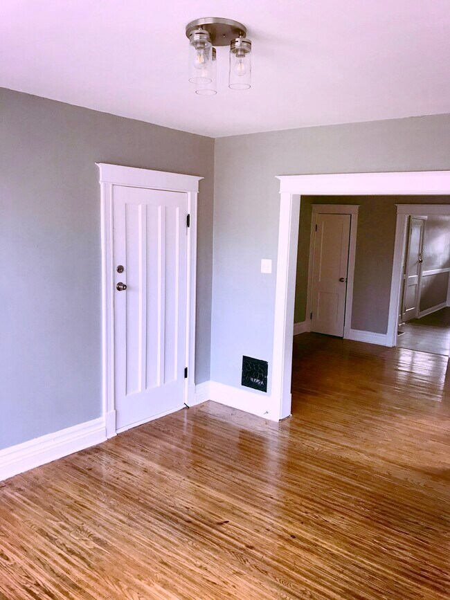 Building Photo - 2834 Sidney St