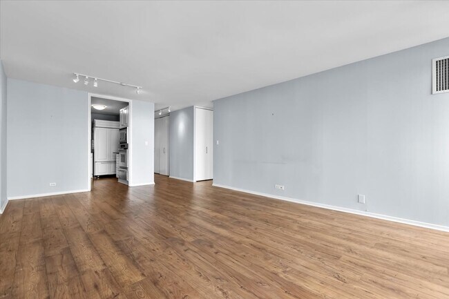 Foto del edificio - 1660 W Lasalle Dr